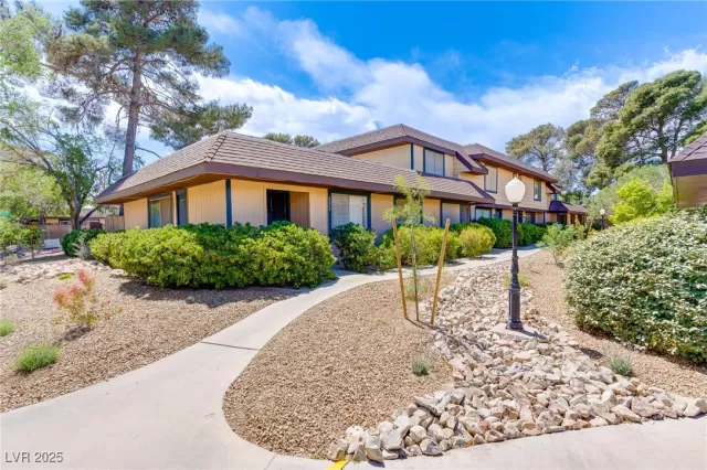 MLS: 2673745 Condo For Sale