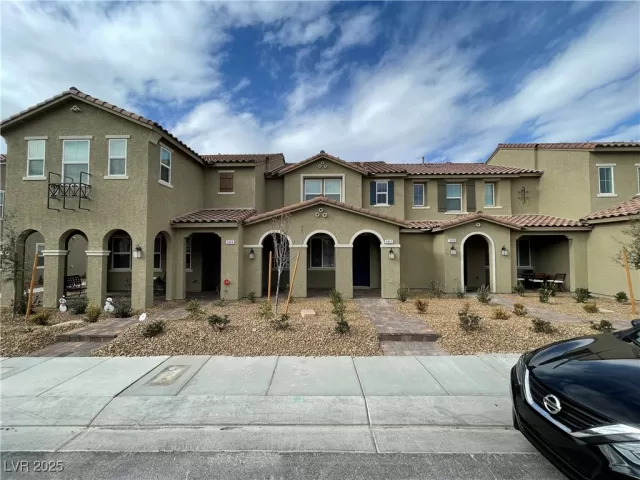 MLS: 2673753 Condo For Sale