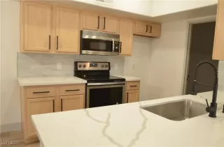 Photo #3: 2673783 Listing