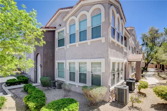 MLS: 2673785 Condo For Sale