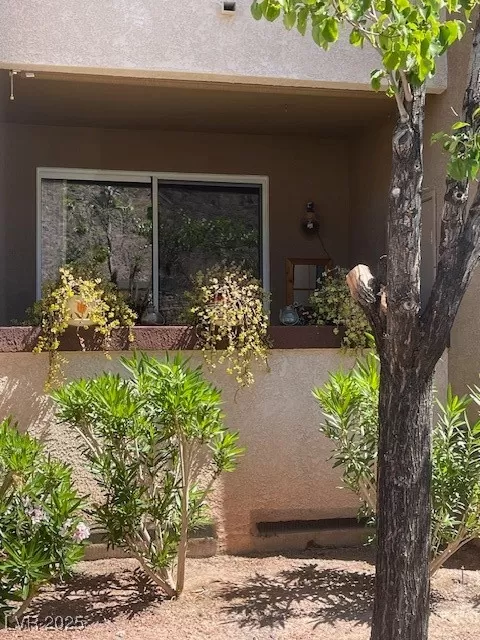 MLS: 2673812 Condo For Sale