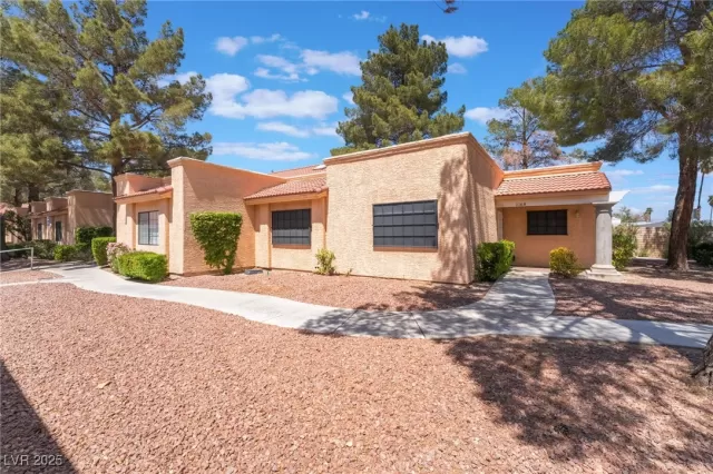 MLS: 2673864 Condo For Sale