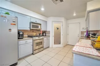 Photo #4: 2673877 Listing