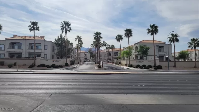 MLS: 2673972 Condo For Sale