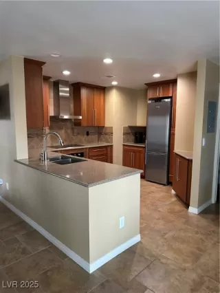 Photo #2: 2673972 Listing