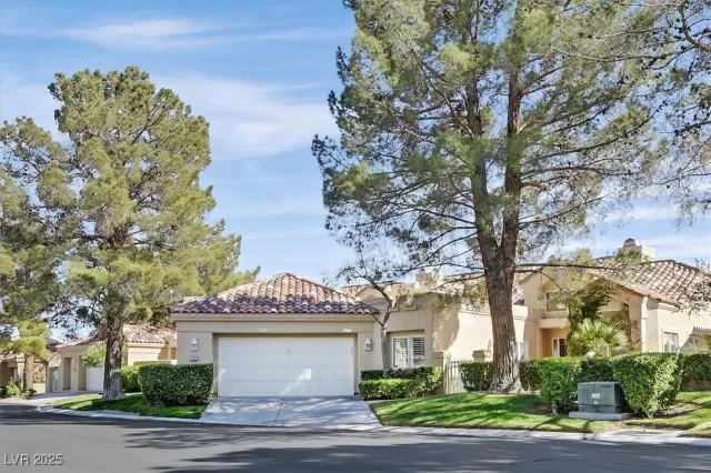 MLS: 2674005 Condo For Sale