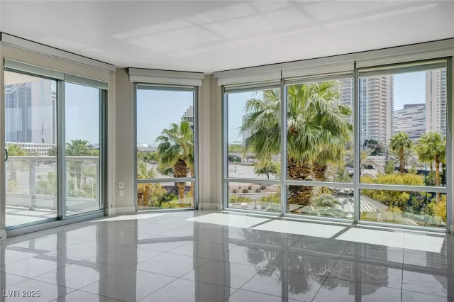 MLS: 2674020 Condo For Sale