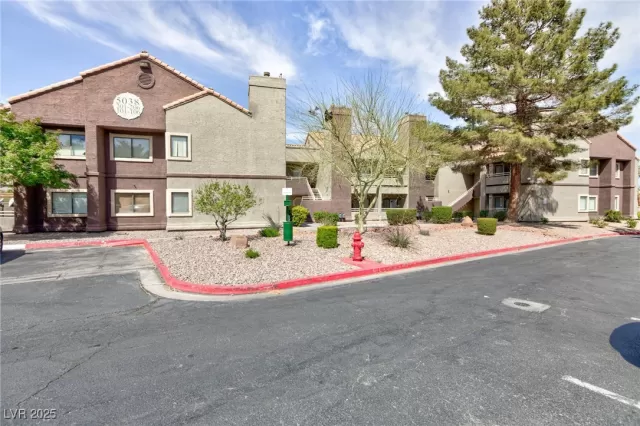 MLS: 2674050 Condo For Sale