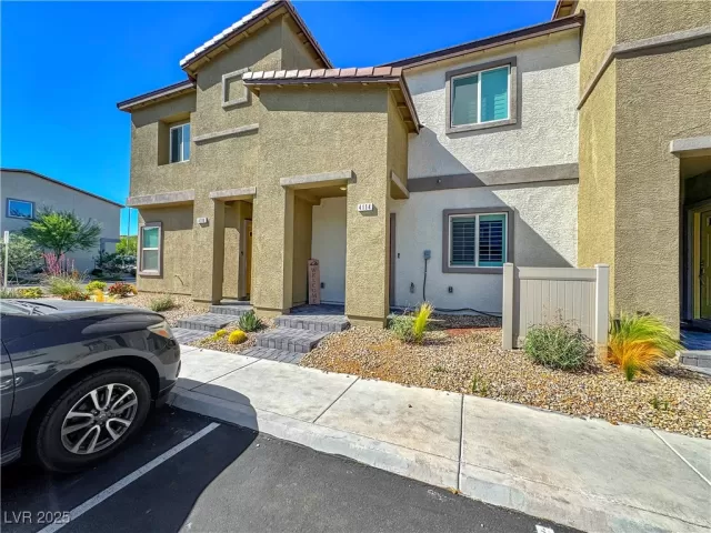 MLS: 2674054 Condo For Sale