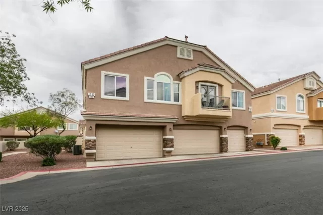 MLS: 2674067 Condo For Sale