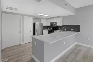 Photo #2: 2674160 Listing 