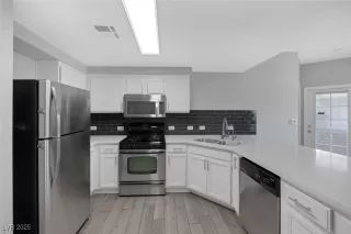 Photo #3: 2674160 Listing 