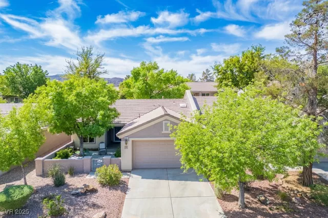 MLS: 2674271 Condo For Sale