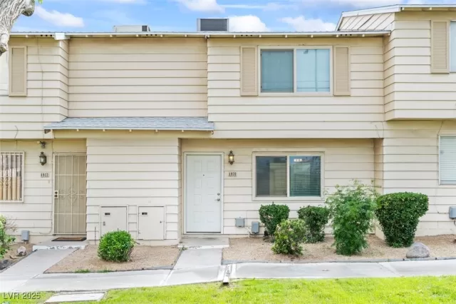 MLS: 2674286 Condo For Sale