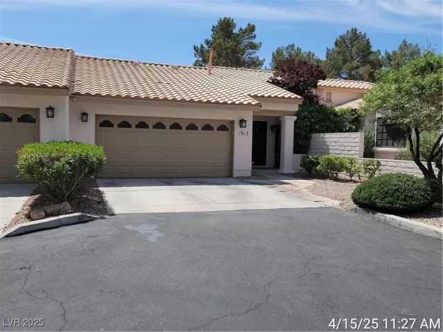 MLS: 2674289 Condo For Sale