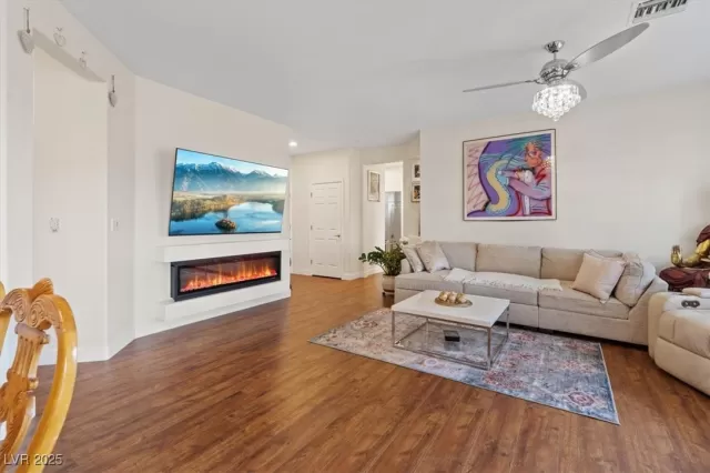 MLS: 2674294 Condo For Sale