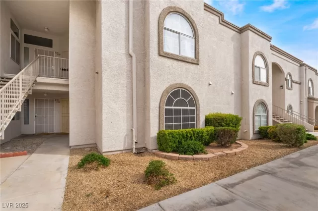 MLS: 2674301 Condo For Sale