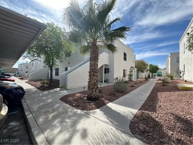 MLS: 2674310 Condo For Sale