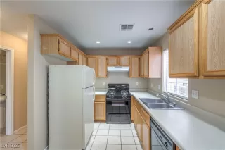 Photo #5: 2674315 Listing