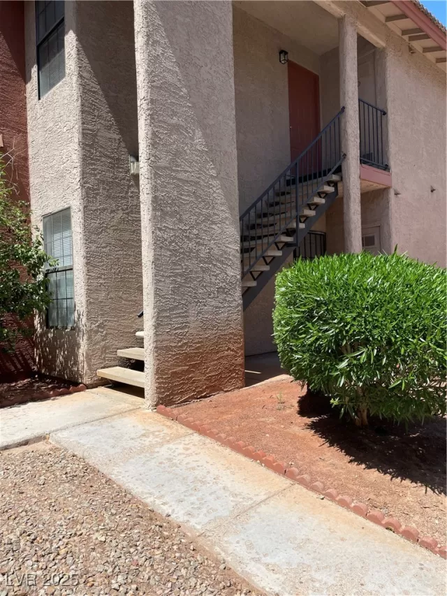 MLS: 2674452 Condo For Sale