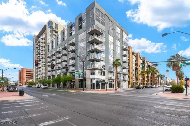 MLS: 2674503 Condo For Sale
