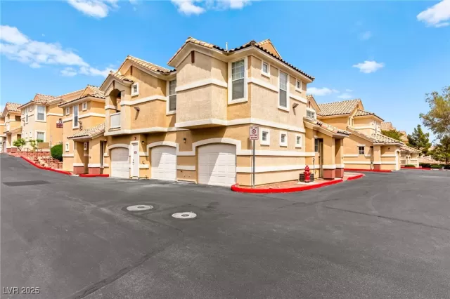 MLS: 2674550 Condo For Sale