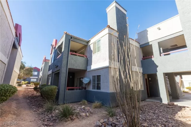 MLS: 2674568 Condo For Sale