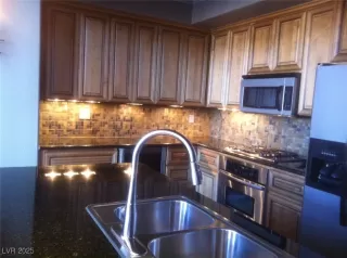 Photo #1: 2674584 Listing 