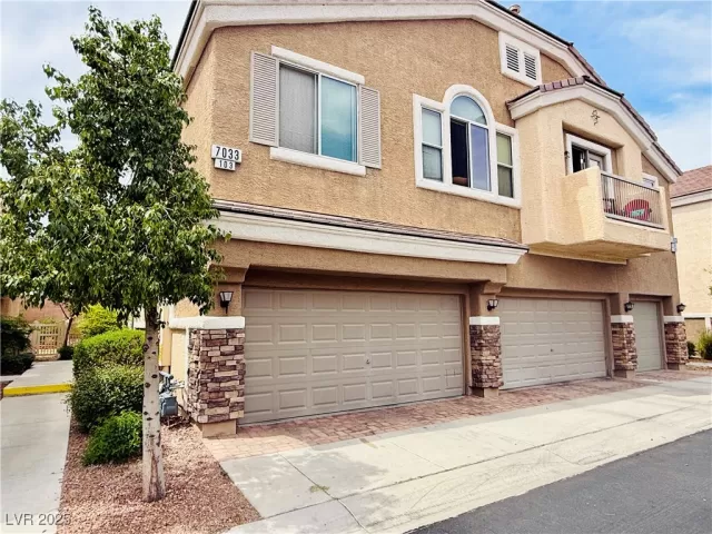 MLS: 2674603 Condo For Sale