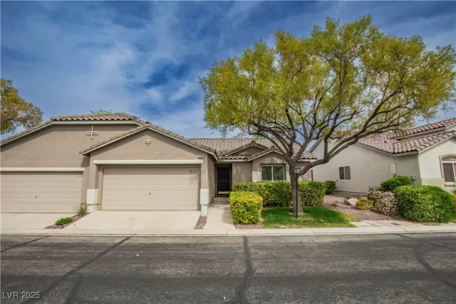 MLS: 2674664 Condo For Sale