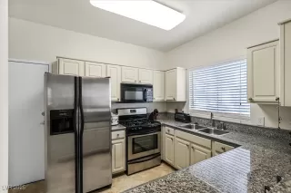 Photo #6: 2674677 Listing