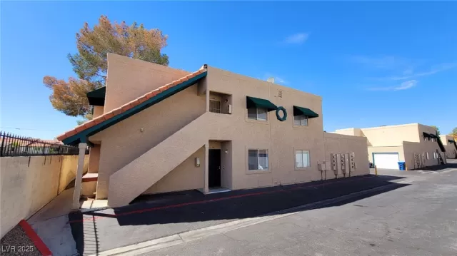 MLS: 2674718 Condo For Sale