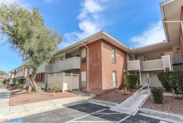 MLS: 2674817 Condo For Sale