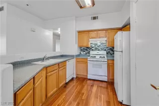 Photo #2: 2674849 Listing