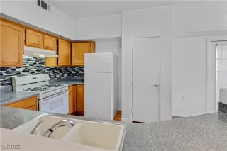 Photo #3: 2674849 Listing