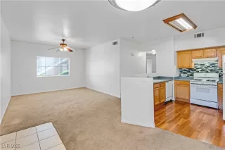 Photo #5: 2674849 Listing