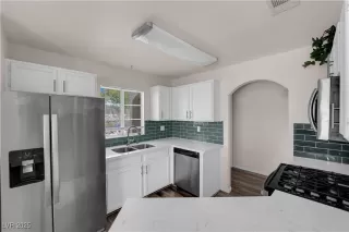 Photo #6: 2674854 Listing