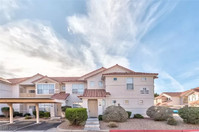 MLS: 2674883 Condo For Sale