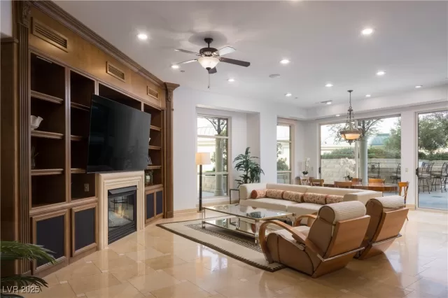 MLS: 2674913 Condo For Sale