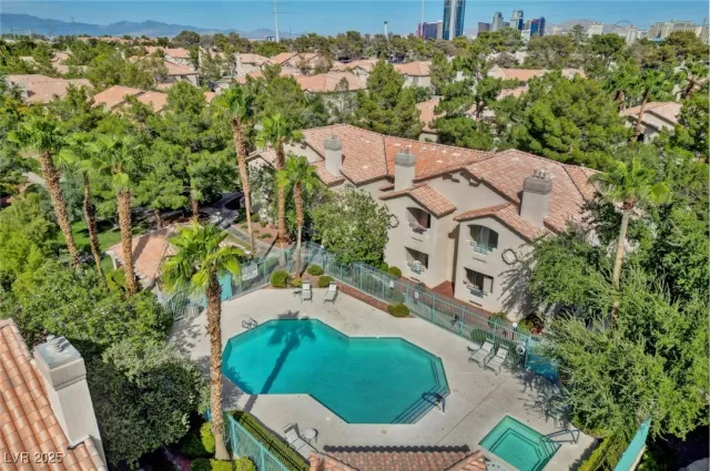 MLS: 2674996 Condo For Sale