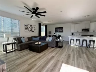 Photo #2: 2675000 Listing 