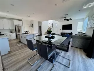 Photo #5: 2675000 Listing 