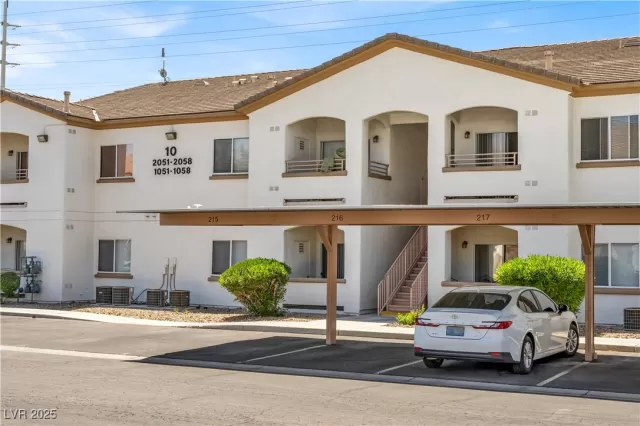 MLS: 2675067 Condo For Sale