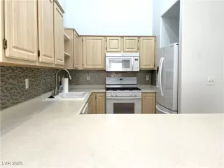 Photo #5: 2675084 Listing