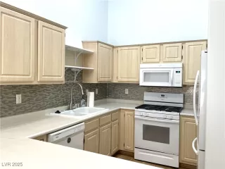 Photo #6: 2675084 Listing