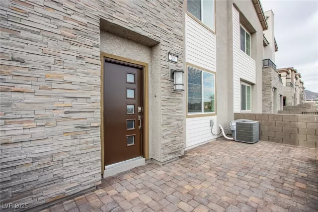 MLS: 2675095 Condo For Sale