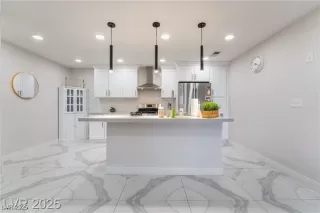 Photo #2: 2675160 Listing