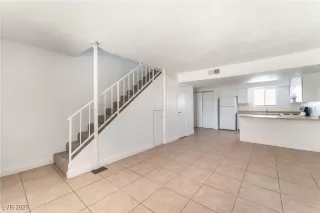 Photo #5: 2675193 Listing