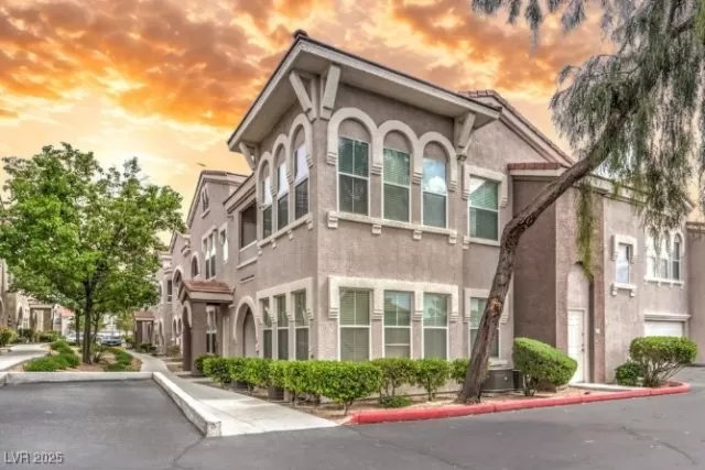 MLS: 2675213 Condo For Sale