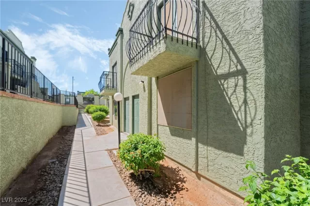 MLS: 2675232 Condo For Sale